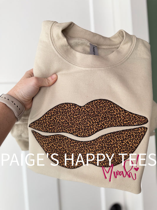 Mwah in Cheetah Embroidery Sweatshirt